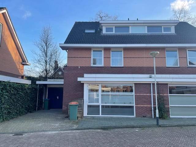 Two-Under-One-Roof House Pioenroosstraat, Breda - For Rent