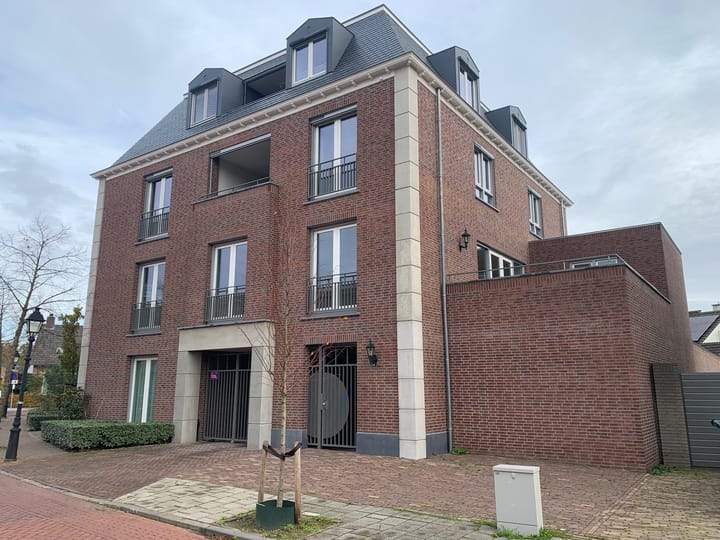 Vier-kamer appartement aan Eikenburg 1, Eersel - Te Huur
