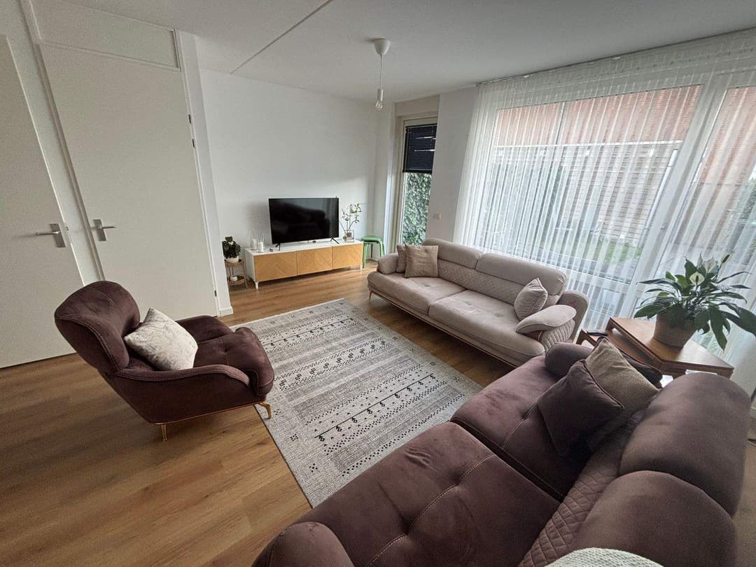 Pastoor van Leeuwenstraat 285, Helmond - Reihenhaus