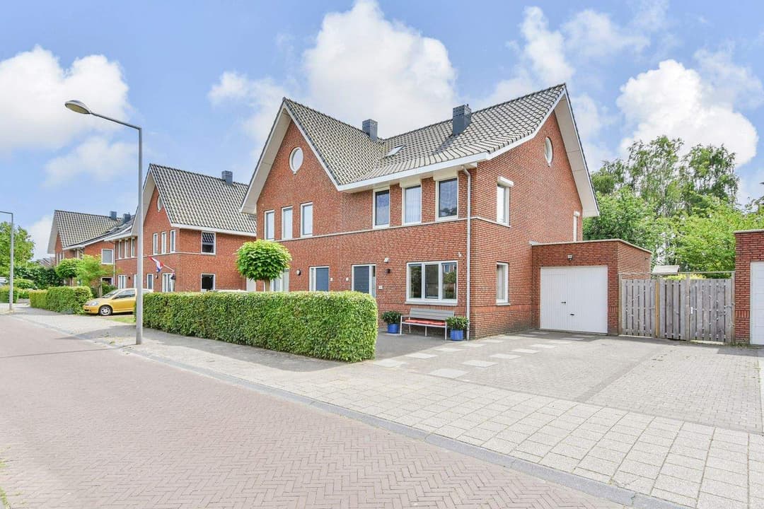 Family Home Fluiteendhof, Den Haag - For Rent