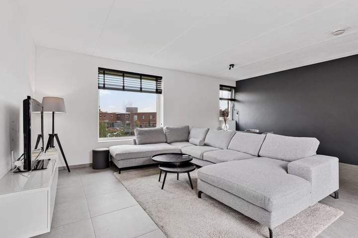 2-Room Apartment James Cookroute, Almere - For Rent