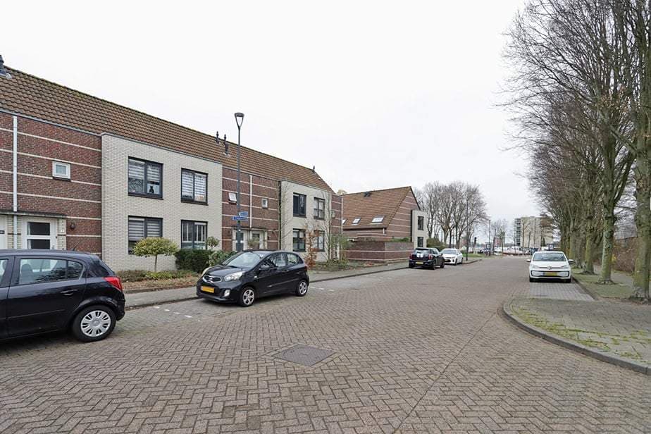 Vlaggeschip 8, Oosterhout NB - Te Huur