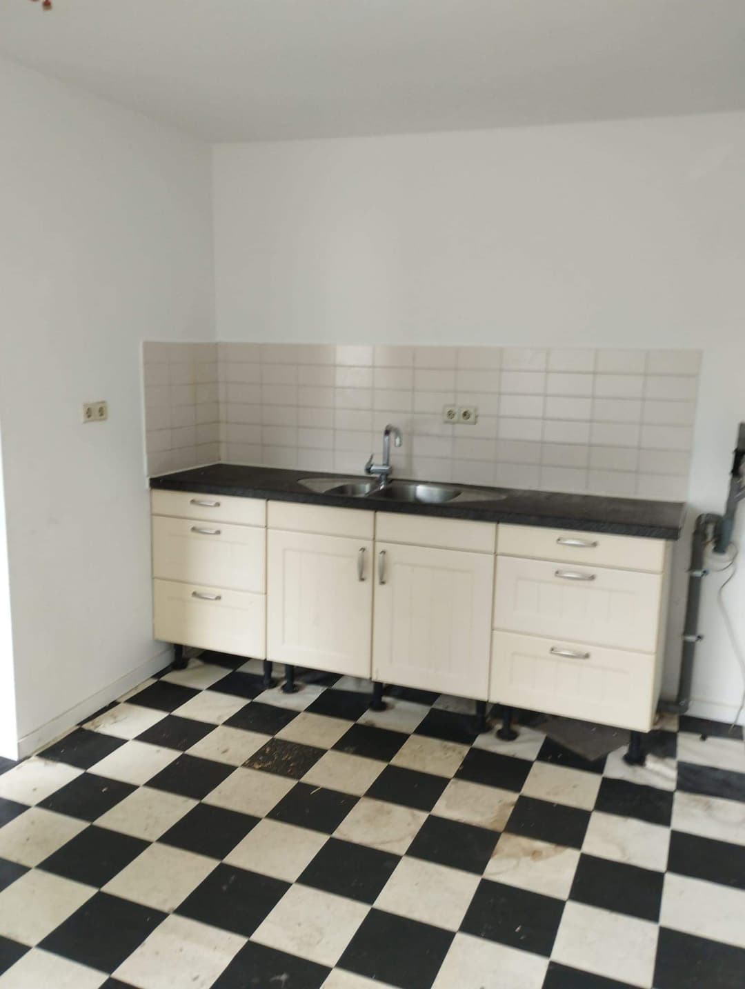 Un appartement non meublé de 2 pièces sur Burg. Lemmensstraat, Geleen – Charges comprises