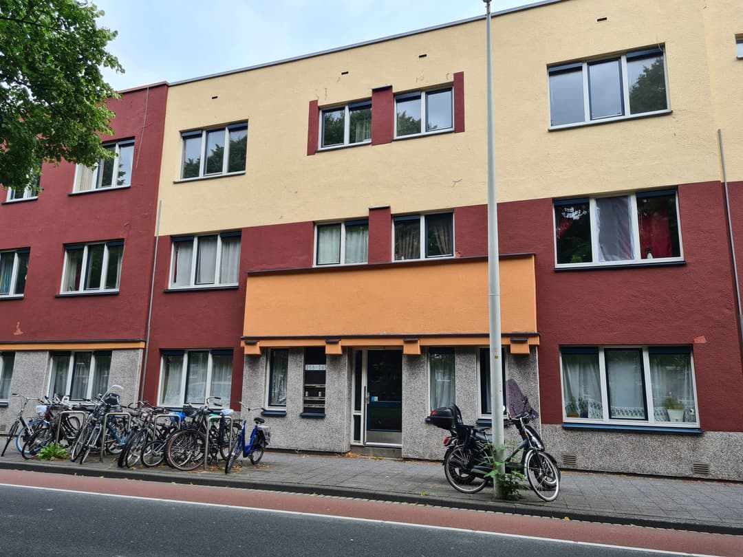 Portiekwoning Parallelweg 258, Den Haag - Schildersbuurt