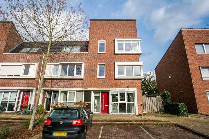 Spacious corner house at Kustvaart, Arnhem - For Rent