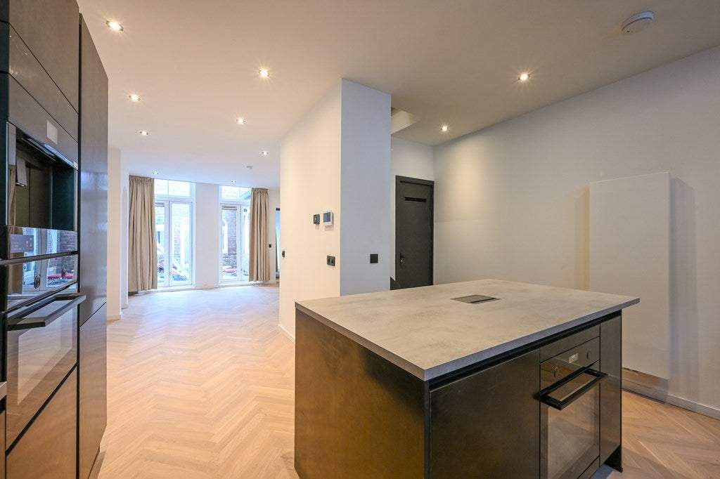 House Oog in 't Zeilstraat, Den Haag - For Rent