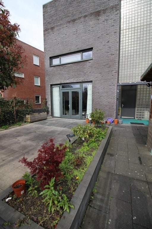 Haus Aresstraat, Almere - Eckhaus am Wasser