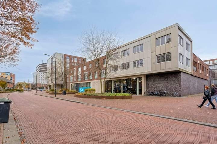 Dit prachtige maisonnette-appartement bevindt zich in het hart van het centrum van Drachten.