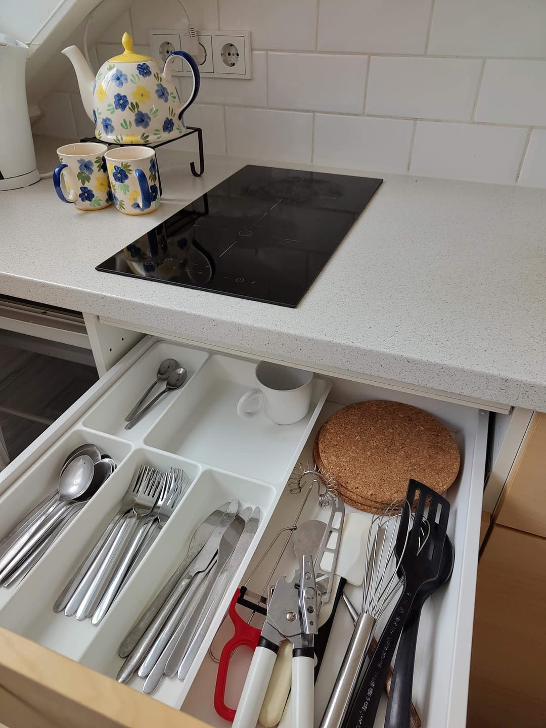 Gemeubileerde zolderkamer in Joke Smitlaan, Voorschoten - Te Huur