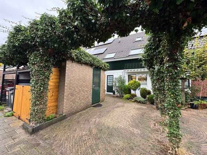 Familienfreundliches 3-Zimmer-Haus mit Garten in Hoofddorp – Zur Miete