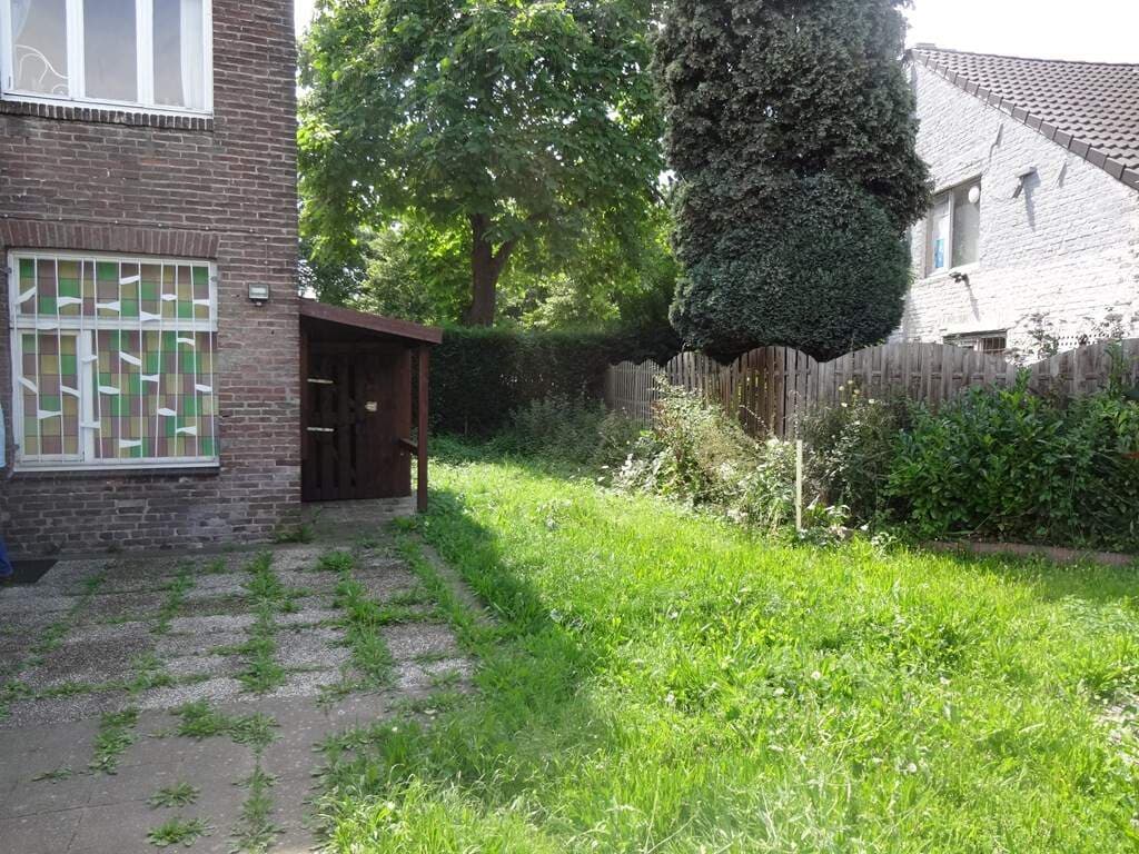 Semi-furnished apartment on Cabergerweg, Maastricht - For Rent