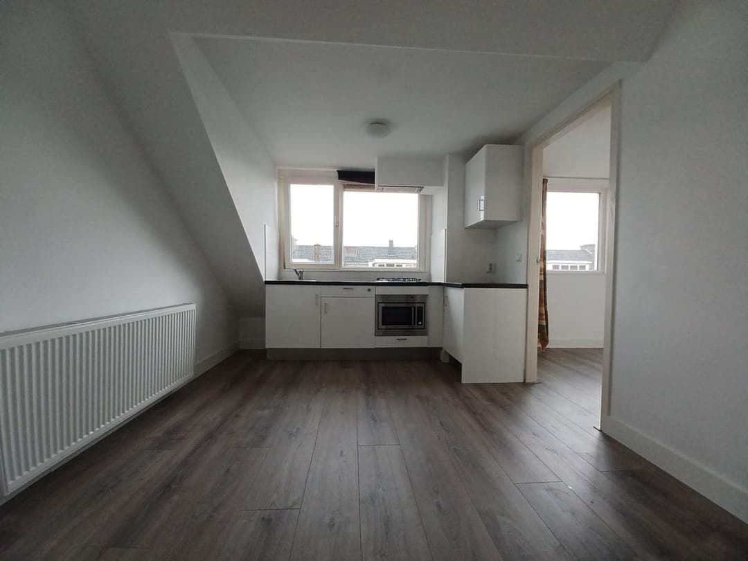 Flat Bragastraat, Den Haag - For Rent