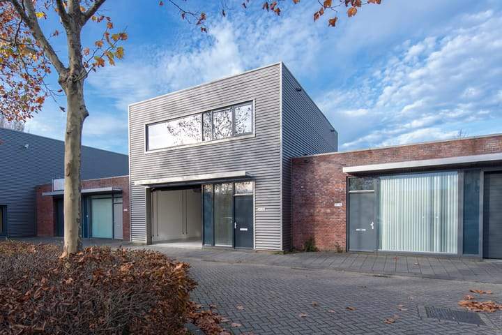 Commercieel ruimt met loft-appartement, Tongerlose Hoefstraat, Tilburg - Te huur