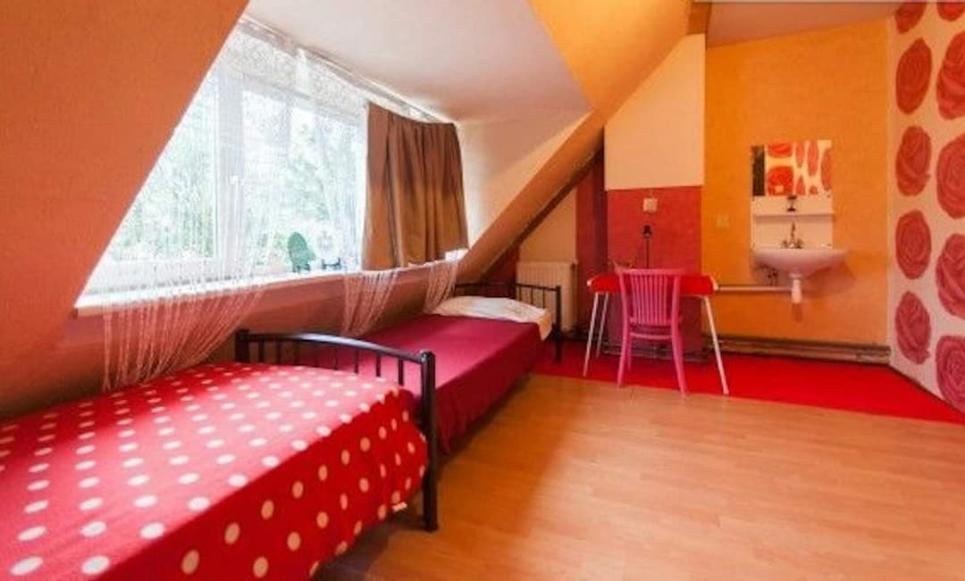 Kamer in Schinnenbaan, Rotterdam - Te Huur
