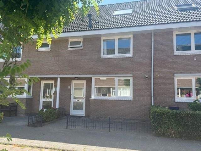 Huis Costa Ricastraat 85, Alphen aan den Rijn - Te Huur