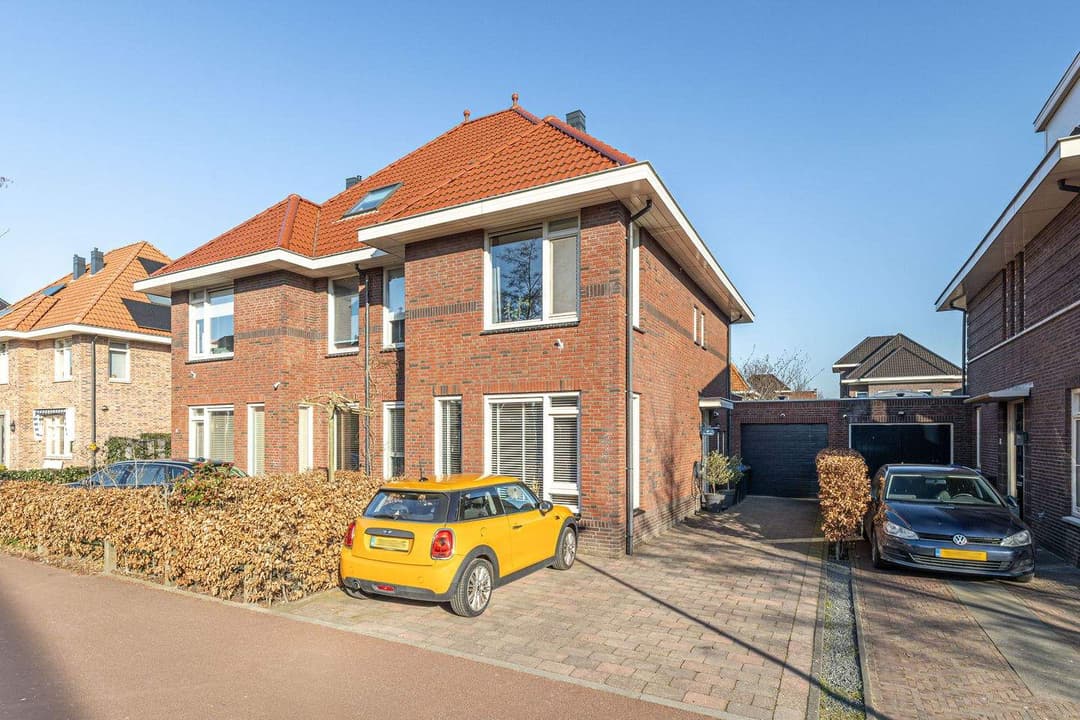 Two-Under-One-Roof House Paul van Ostaijenlaan, Berkel en Rodenrijs - For Rent
