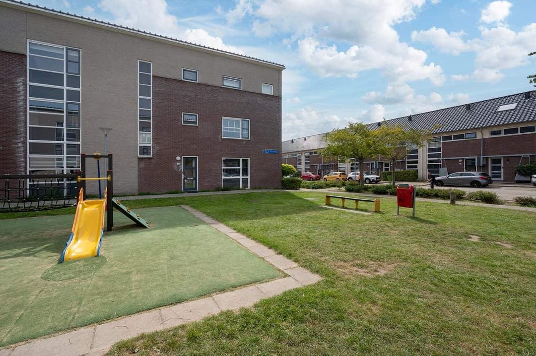 House Eric de Noormanhof, Almere - 5-Bedroom Terraced House
