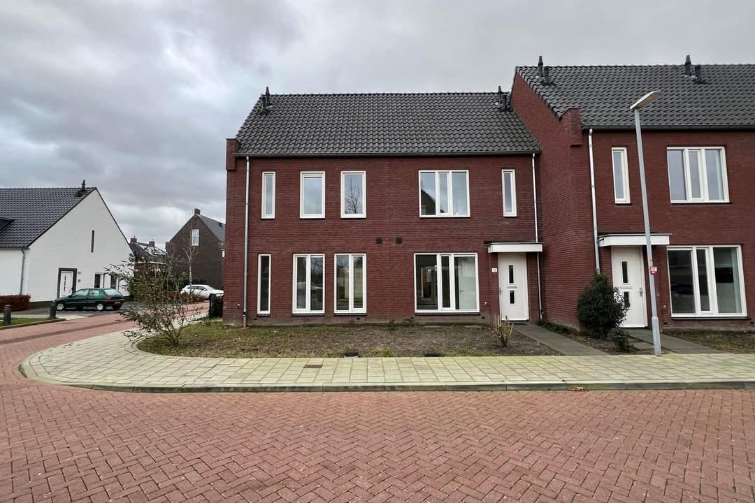Tussenwoning Nieuw Hugo de Grootstraat 165, Poederoijen - Te Huur