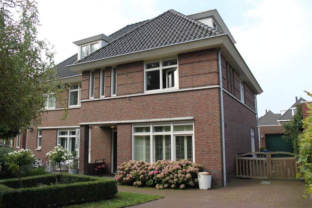 Semi-Detached House Boswinde, Den Haag - For Rent