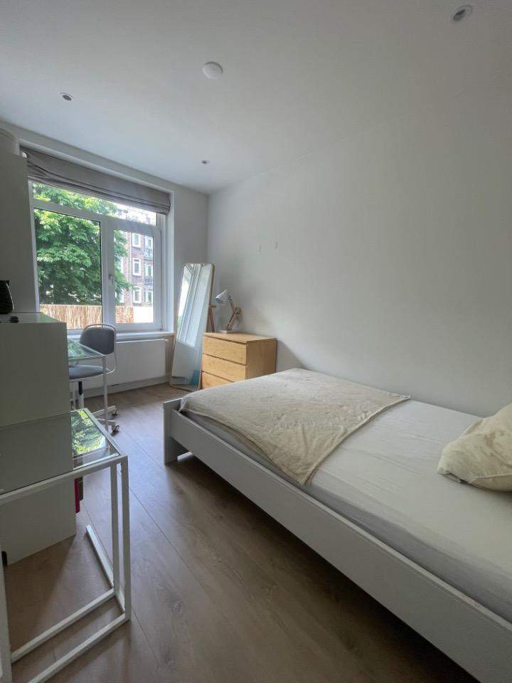 Furnished Room at Koningin Wilhelminaplein, Amsterdam - For Rent
