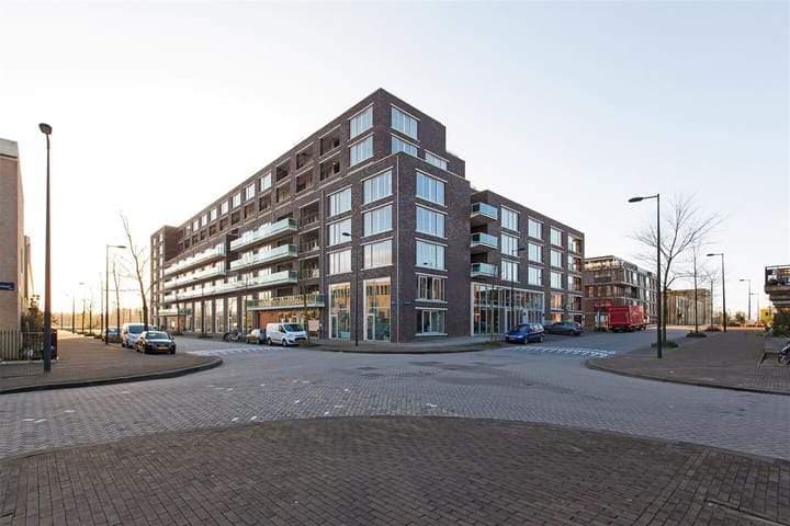 Emmy Andriessestraat 52, Amsterdam - Luxurious 3-Room Apartment for Rent