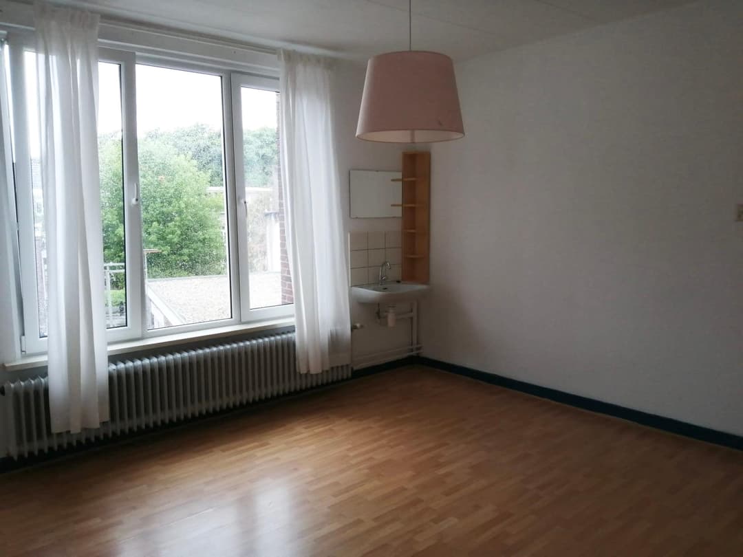 Unfurnished Room for Rent - Kruisstraat, Heerlen