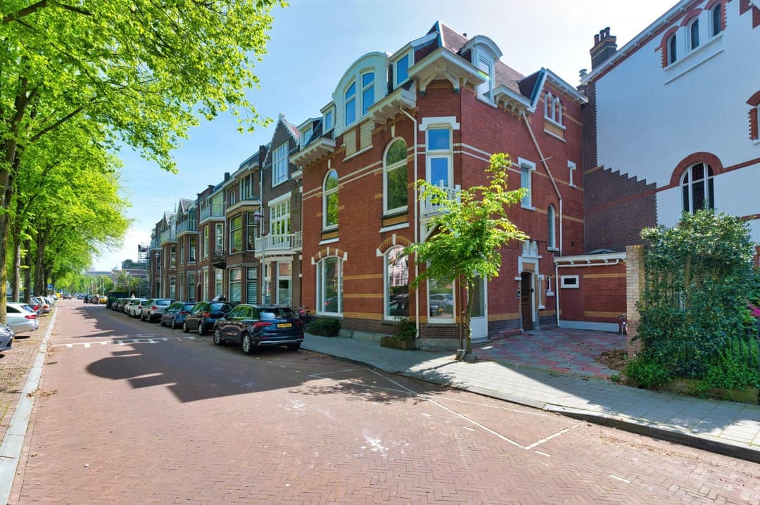 Flat Johan van Oldenbarneveltlaan, Den Haag - For Rent
