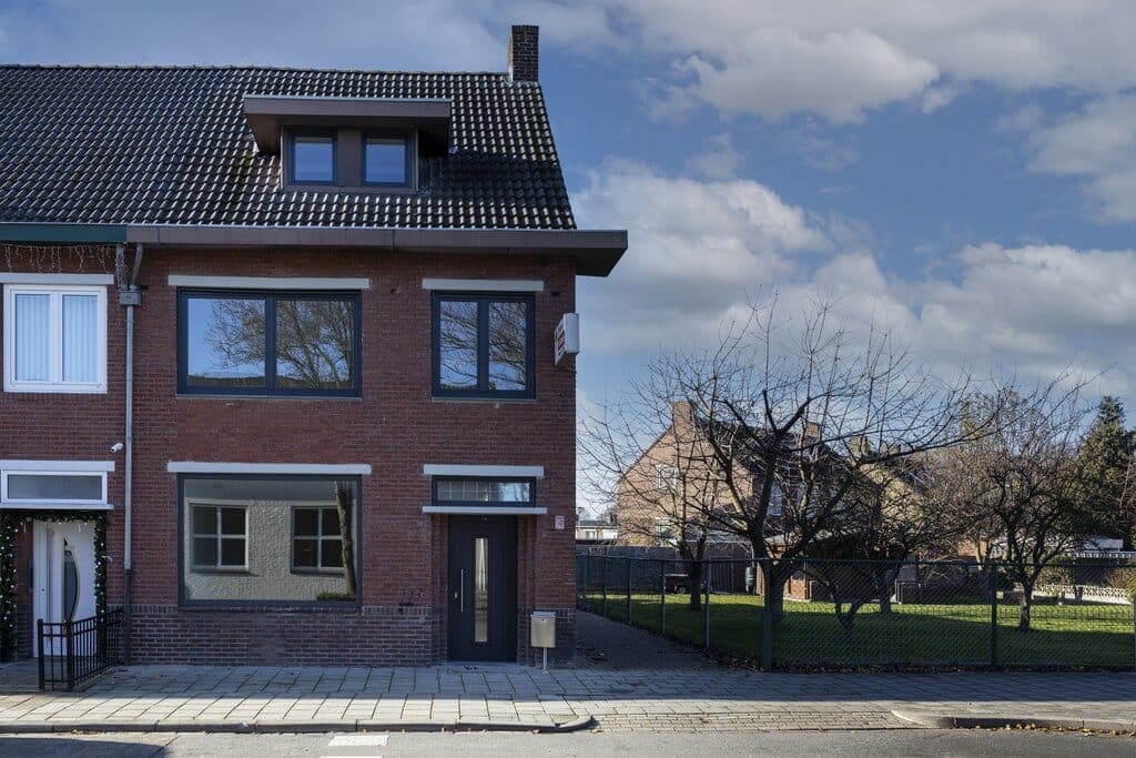 Hoekhuis De Wendelstraat 806372 VZ Landgraaf - Te Huur