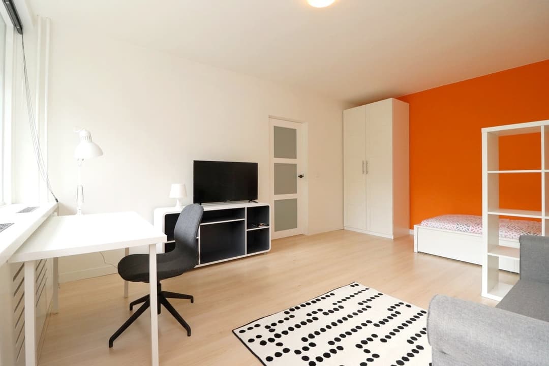 Flat Adriaan Dortsmanstraat 43, Rotterdam - For Rent