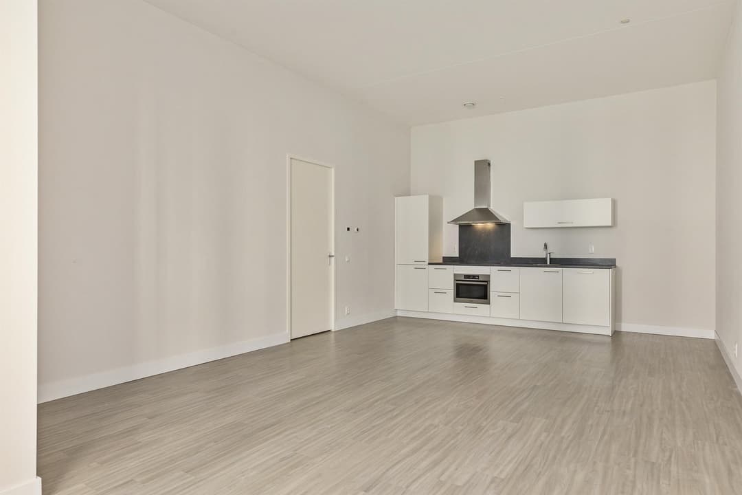 Apartment Lulofsdwarsstraat 10-B, Den Haag - For Rent