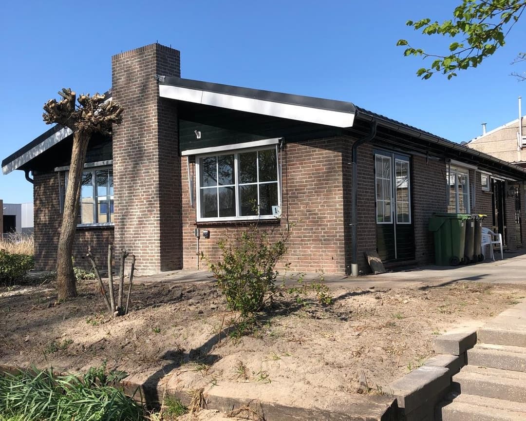 Bungalow with Business Space on Industrieweg, 's-Gravendeel - For Rent