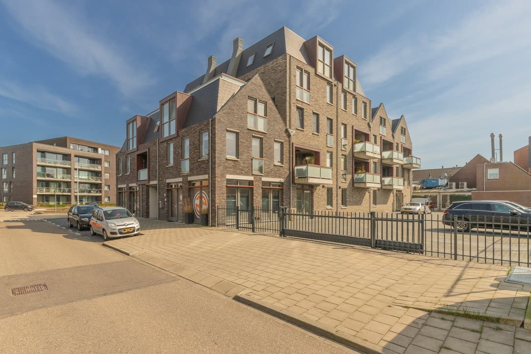 Appartement NieuwLeliestraat 132, Roelofarendsveen - Te Huur