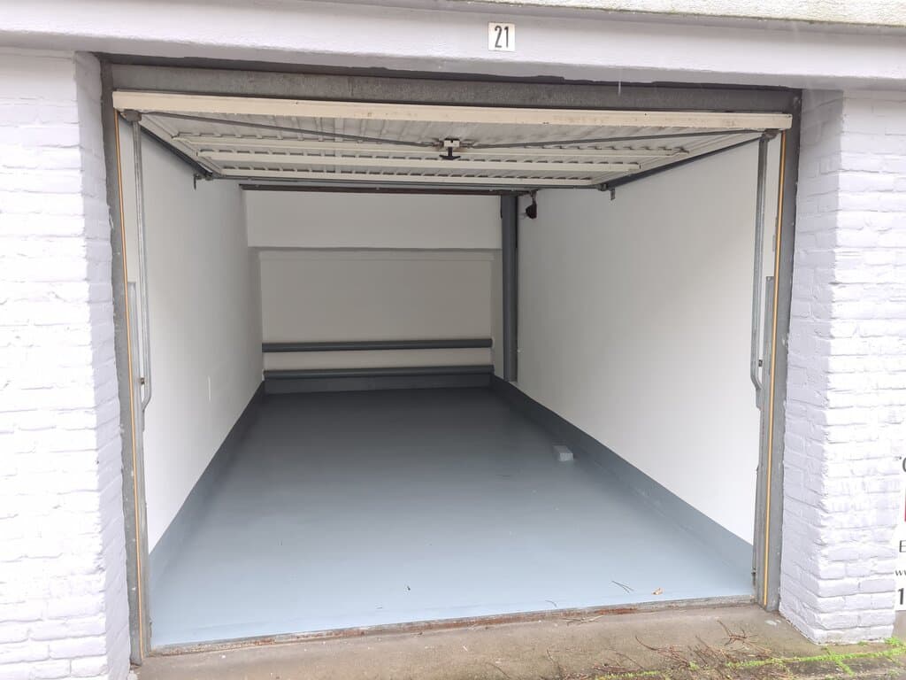 Garage Van Akenstraat 18-212597 RZ Den Haag - À Louer