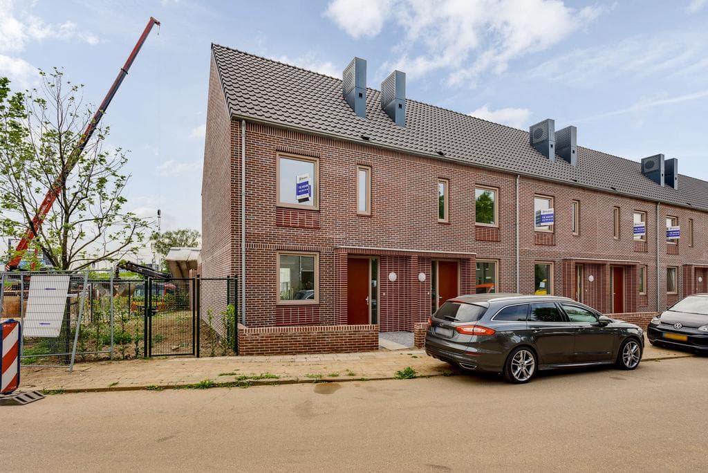 Amplia Casa de 5 Habitaciones con Jardín en Maastricht - En Alquiler