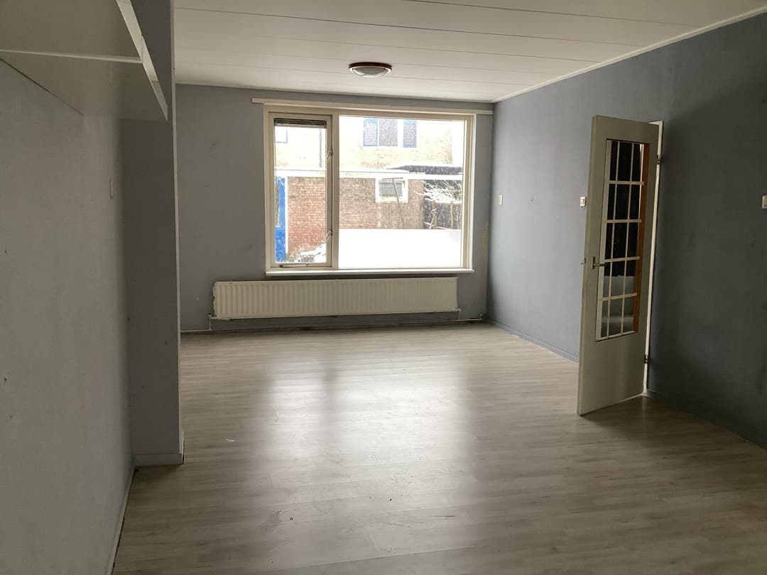Ongecarpette Anti-squat Te Huur, Middelplaat, Delfzijl