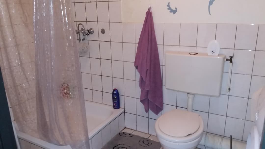Uncarpeted Room for Rent Ambyerstraat Noord, Maastricht
