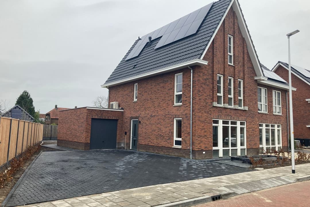 Casa de Dos Familias Dokter Leo van der Laanstraat, Huissen - En Alquiler