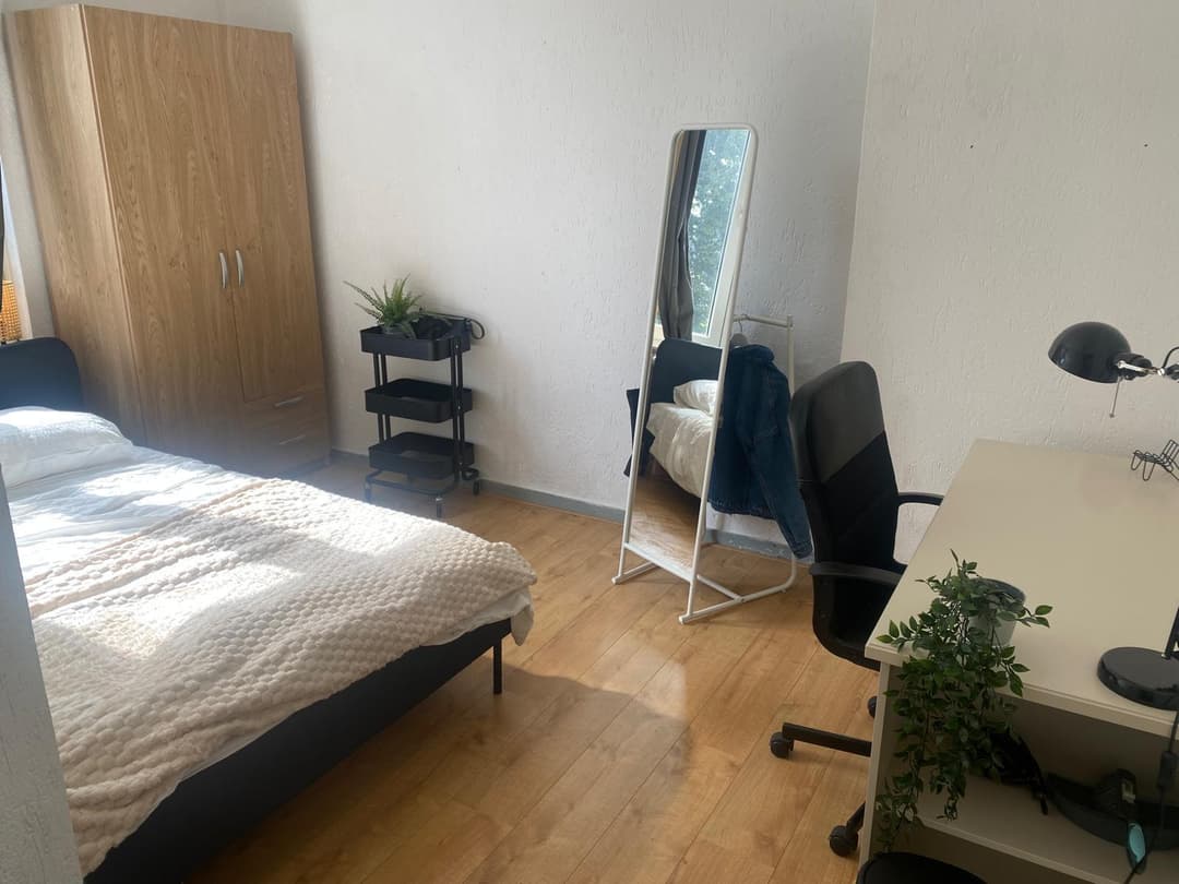 Kale Kamer Te Huur - Edmond Jasparstraat, Maastricht