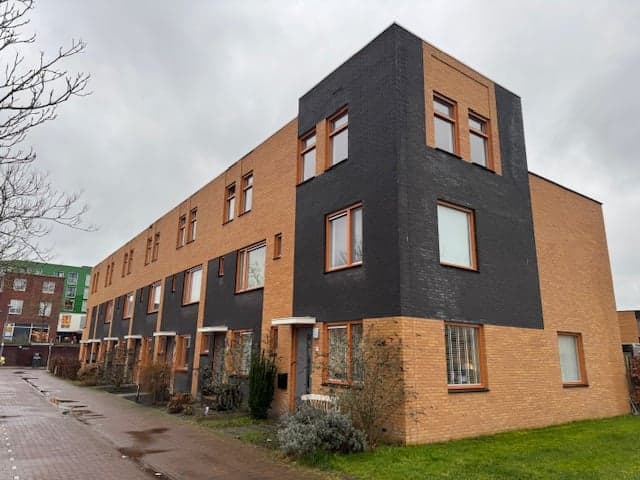 Hermosa Casa Esquinera Noorderpoort 159, Assen - En Alquiler