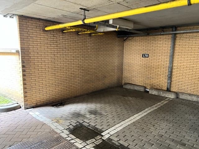 Parking Space Kalhuisplaats, Den Haag - For Rent