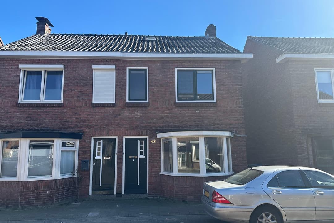 Maison semi-détachée des années 1930 pleine de caractère sur Eikstraat, Enschede - À Louer