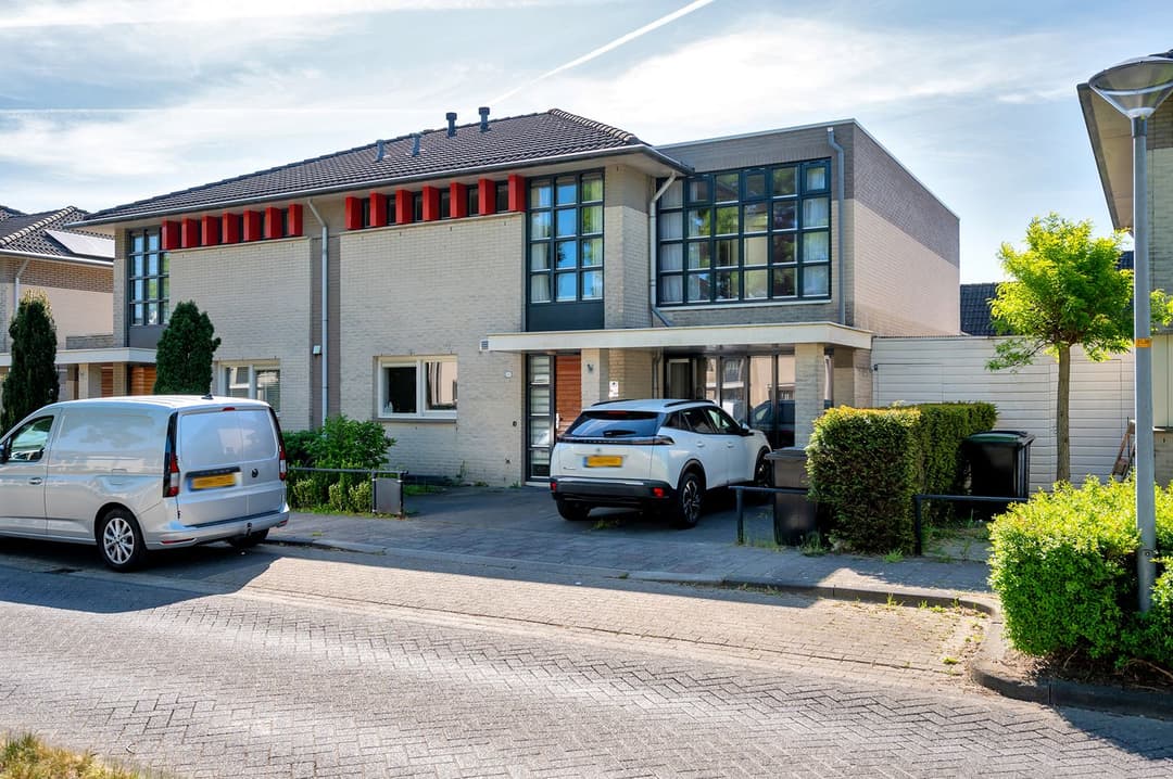 Twee-onder-één-kapwoning Annie M.G. Schmidtweg 181, Almere - Te Huur
