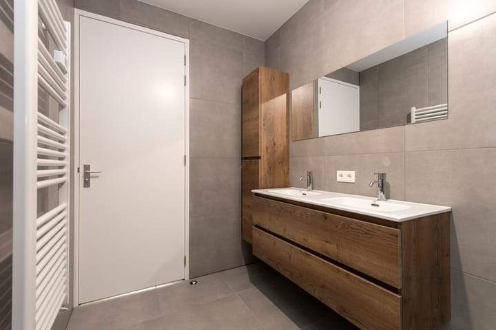 Commercieel ruimt met loft-appartement, Tongerlose Hoefstraat, Tilburg - Te huur