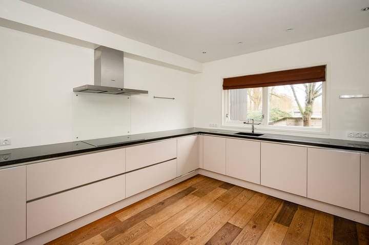 Casa Esquina de 5 Habitaciones en Ambachtsmark, Almere - Alquiler