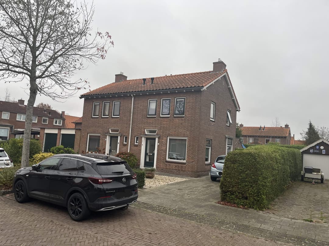 2 onder 1 kap Luitzen Wagenaarstraat, Heerenveen - For Rent