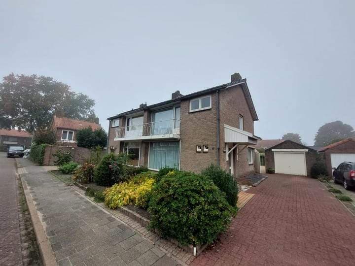 Casa adosada 2-1 Burgemeester van Heeswijkstraat, Moergestel - En alquiler