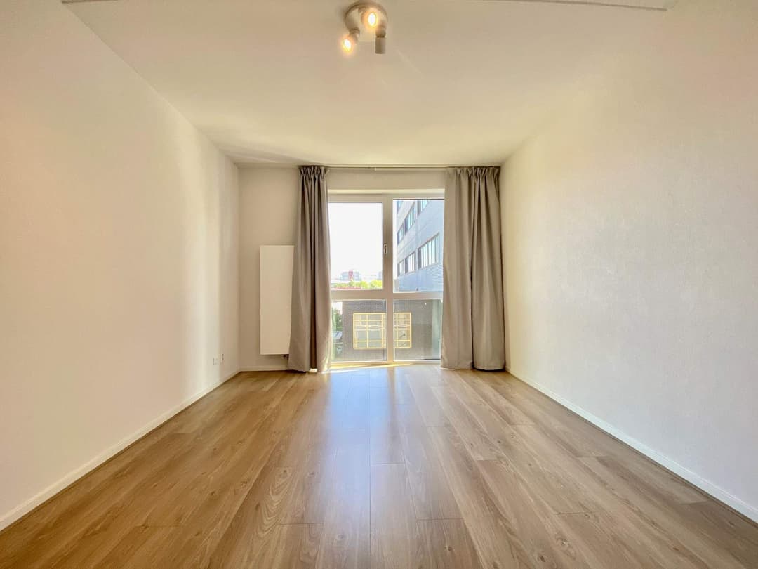 Studio-appartement Laakweg, Den Haag - Te huur