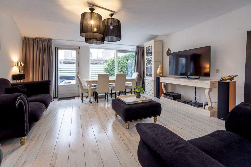 Casa Alban Bergstraat, Almere - En Alquiler