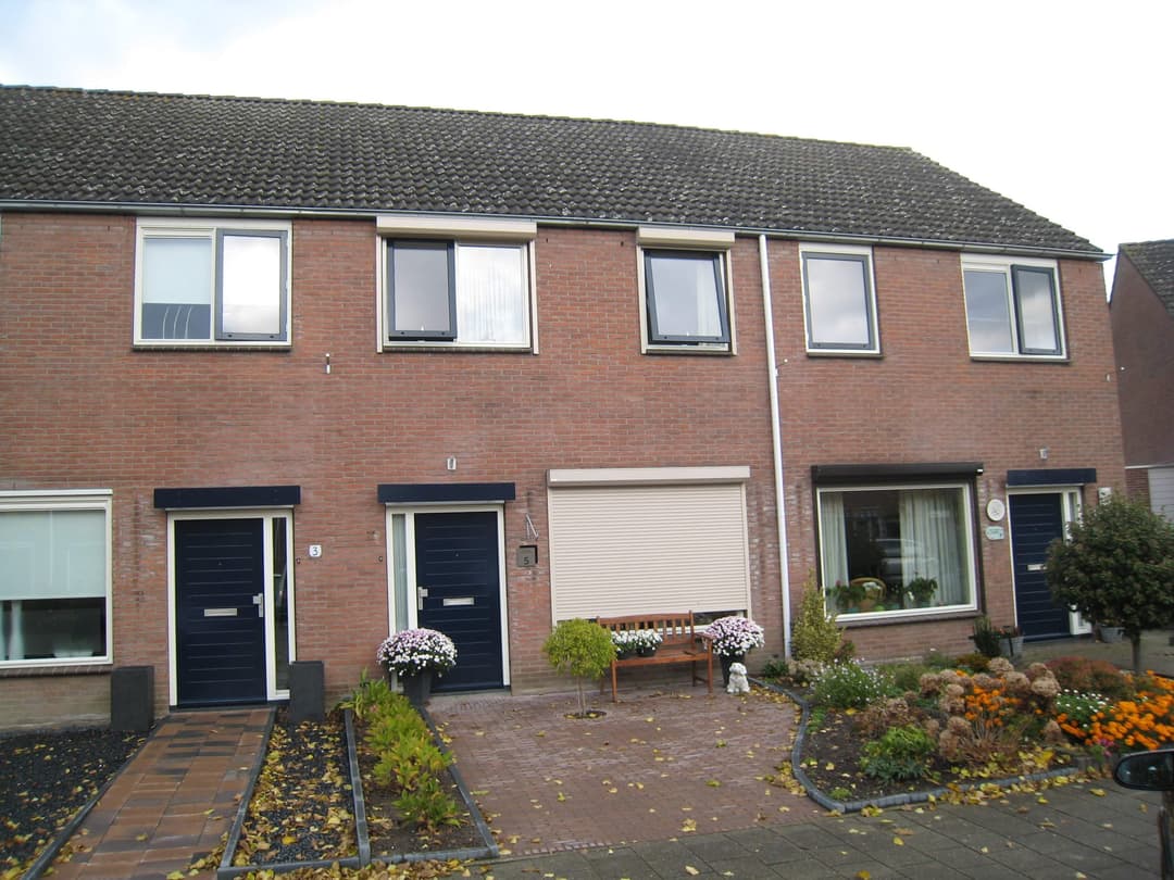Tussenwoning Leeuwerikhof 4, Heinkenszand - For Rent