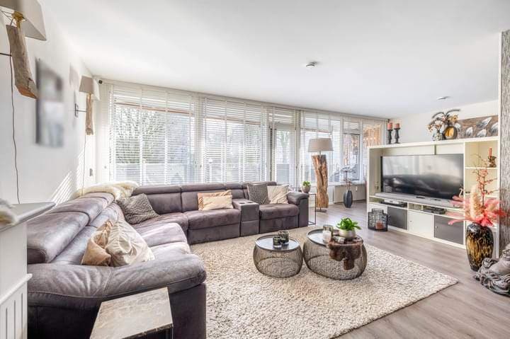 Curieplaats 253, 3069 HA Rotterdam, 5-kamer appartement te huur